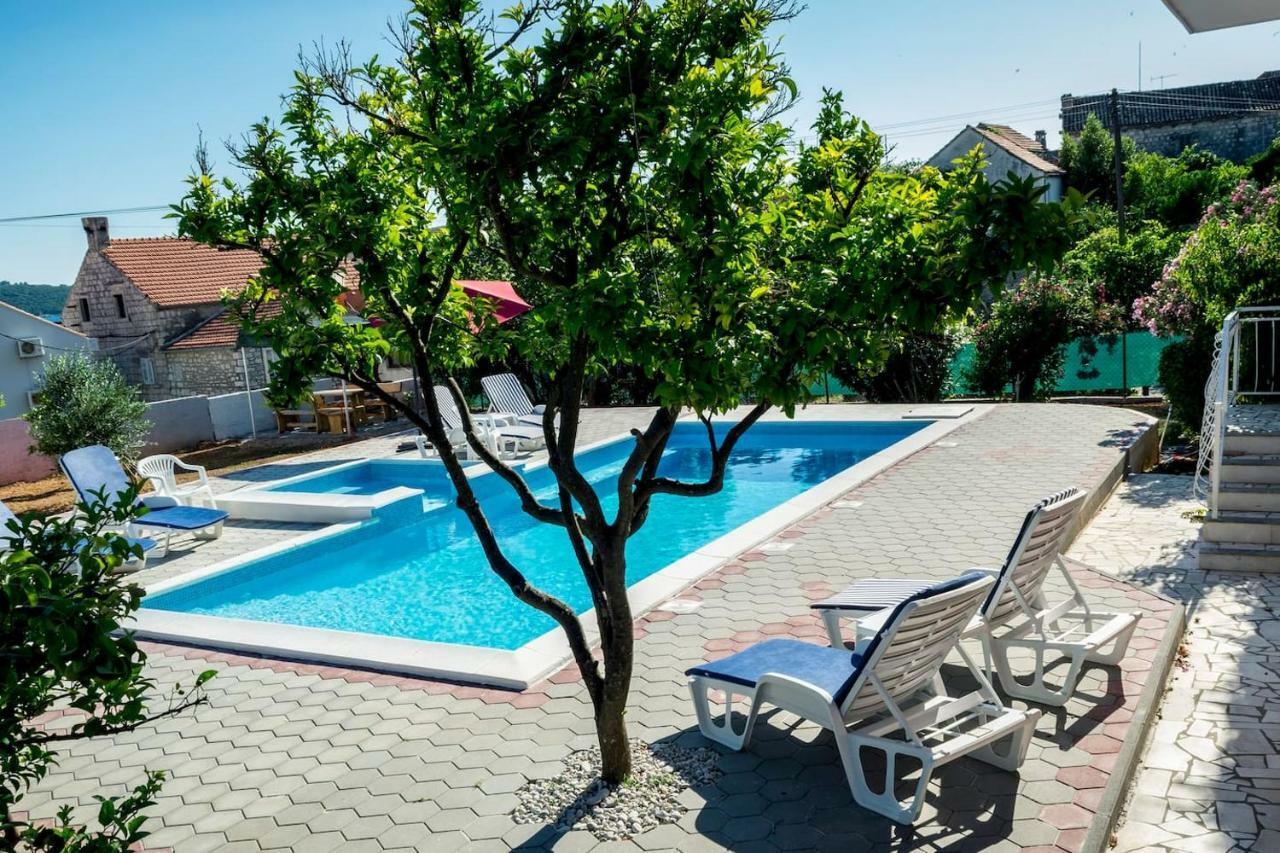 Vacation House Near Sea & Beaches With Heated Pool & Bbq Orebić Zewnętrze zdjęcie